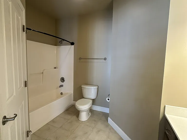 2537 Suncrest Vlg — Photo 11