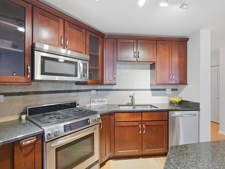 1228 Emerson St #304 — Photo 10