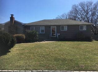 28 Jersey St, Deer Park, NY 11729