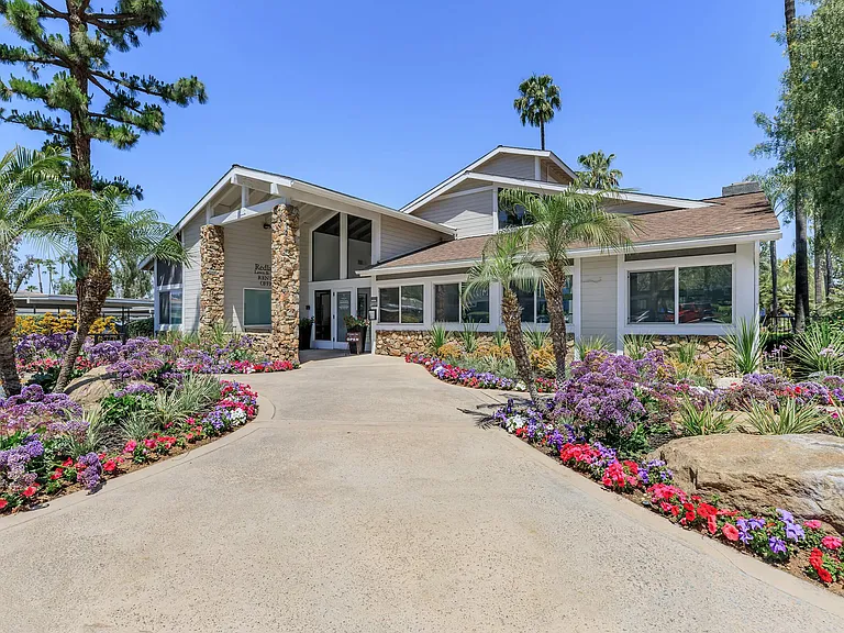 Redlands Lawn & Tennis — Photo 8