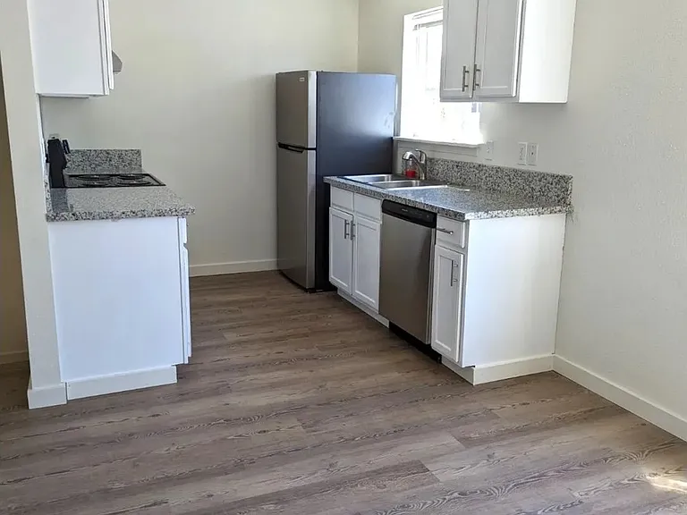 436 Norway St NE — Photo 5