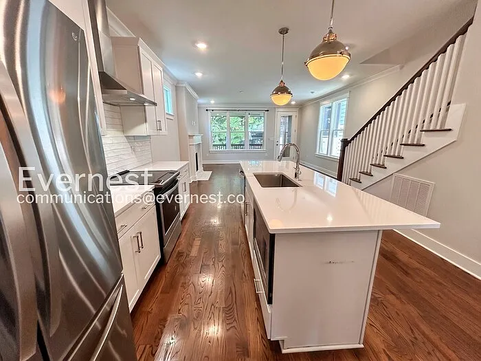 2146 Burns St — Photo 6