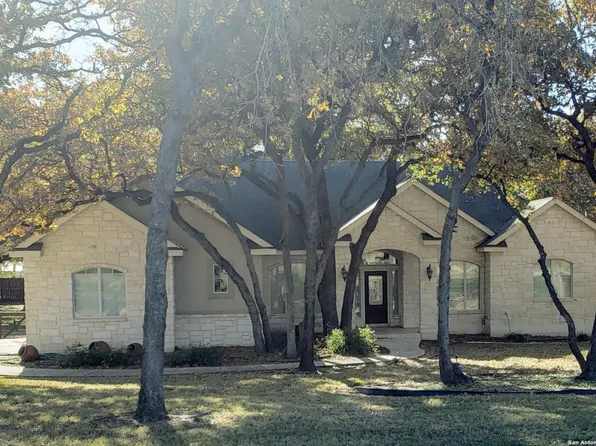 136 HIDDEN FOREST DR, La Vernia, TX 78121