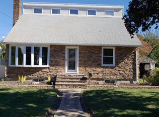 77 Lynton Rd, Albertson, NY 11507