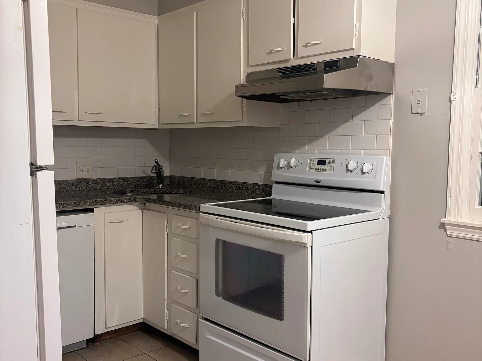 2 bed, 1000 sqft, $1,445 — Photo 3
