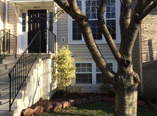 5919 Raina Dr, Centreville, VA 20120