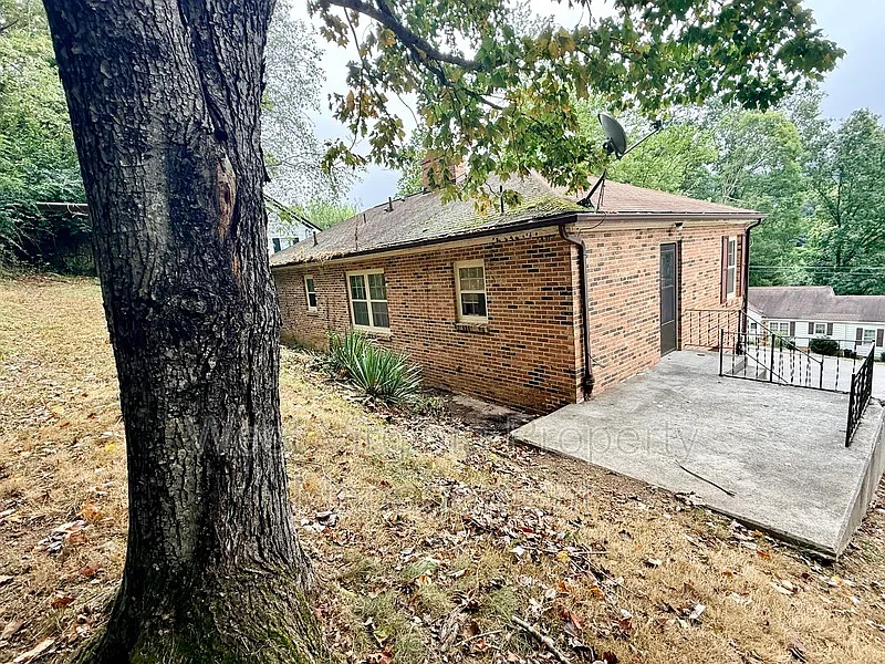 3 bed, 2.0 bath, $1,500 — Photo 4