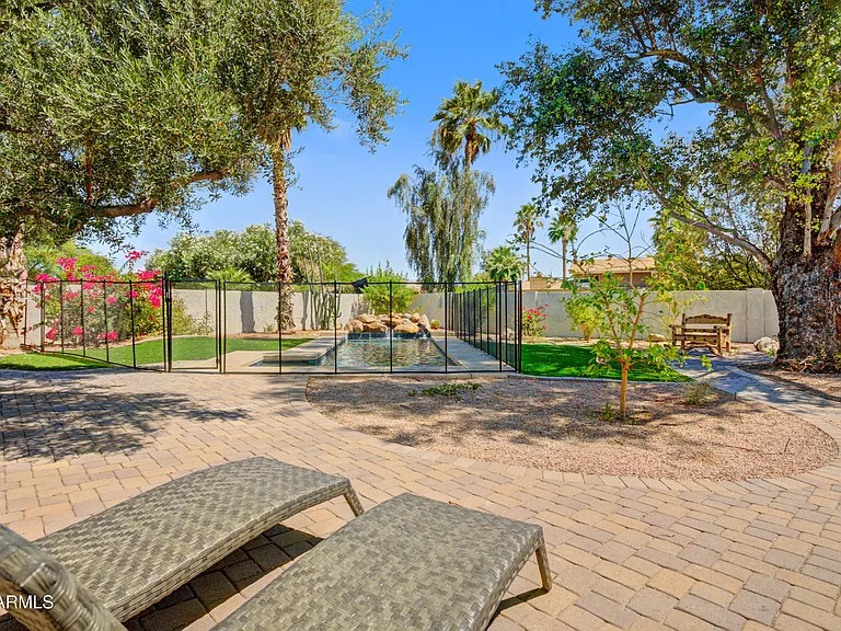 6863 E Kelton Ln — Photo 32