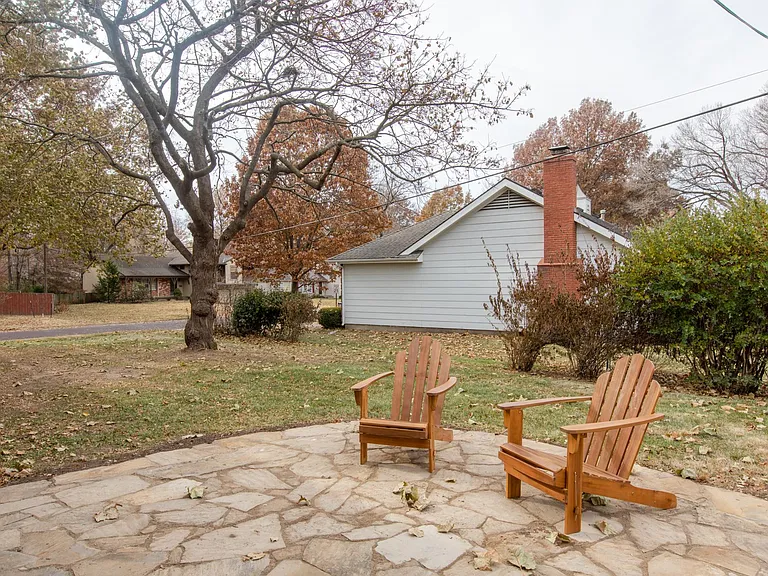 8614 Woodson Dr — Photo 18