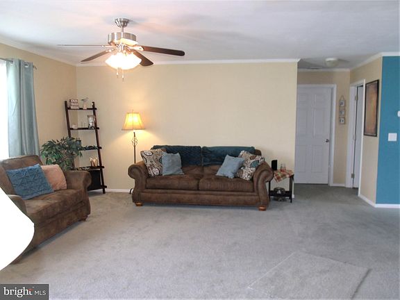 4th image of 209 Joanne Dr