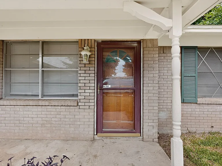 6601 Avalon Dr — Photo 3