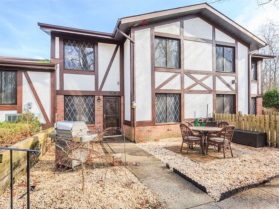 1st image of 255 Brettonwoods Dr