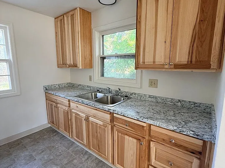 1399 Maclay Dr — Photo 8