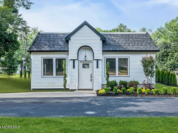 125 Casino Drive, Farmingdale, NJ 07727