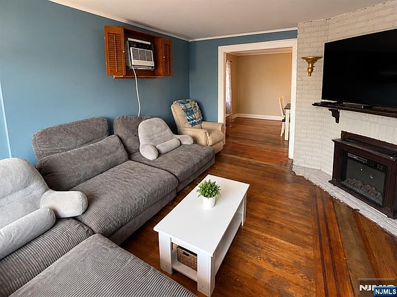 4th image of 274 Green Avenue