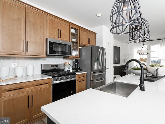 3rd image of Edgebrook Dr Homesite 742