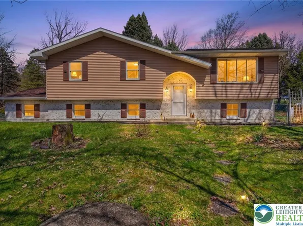 2259 Hillside Rd, Slatington, PA 18080