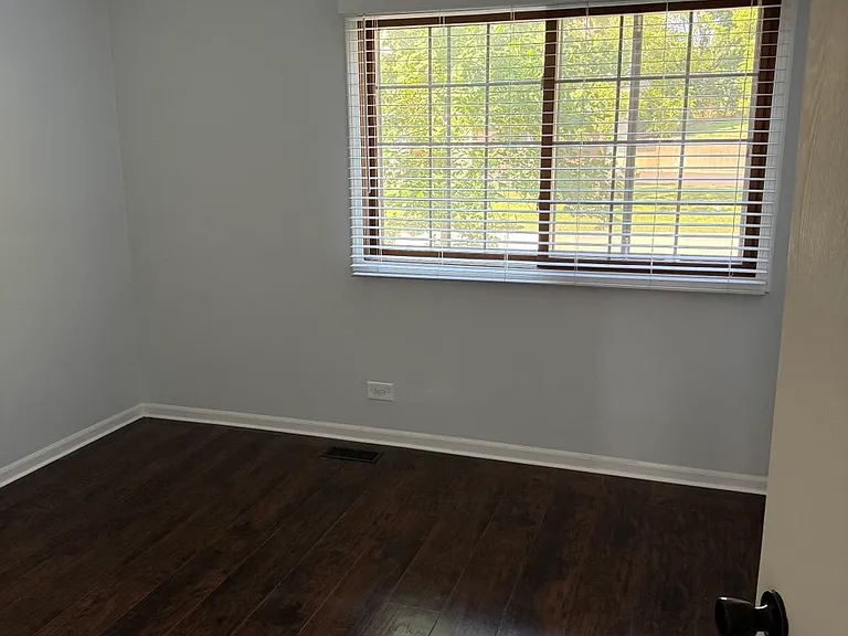 295 Woodridge Cir #D — Photo 8