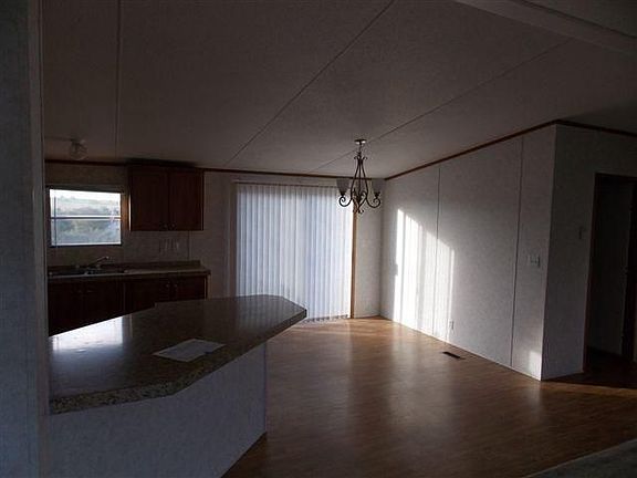 5th image of 401 Primrose Ct
