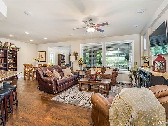 4th image of 14413 189th Avenue Ct E