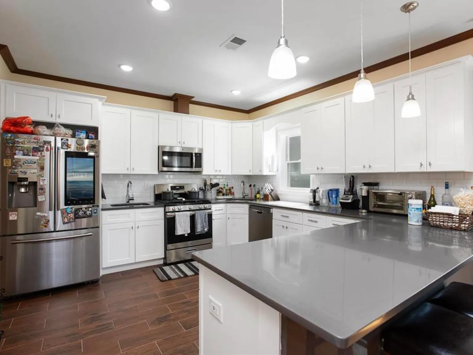 6 bed, 3.5 bath, 3236 sqft, $5,500 — Photo 4