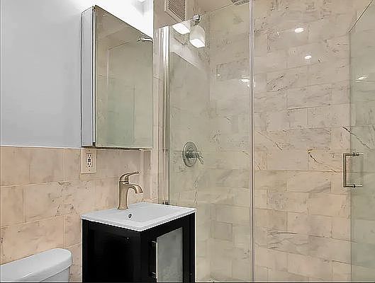4th image of 1709 2nd Ave #4E