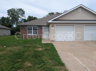 900 Fall Meadow Ln, Belton, MO 64012
