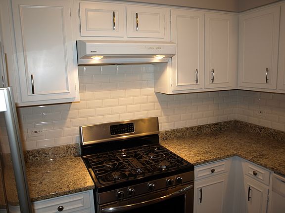 5th image of 1005 N Goldengate Ln