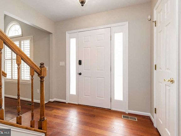 4th image of 906 Langdon Ct