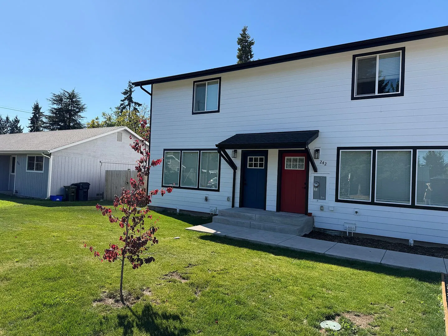 New 3-Bedroom, 3 Full Bath Townhouse In Thurston! - $500 Move-In Special — Photo 2