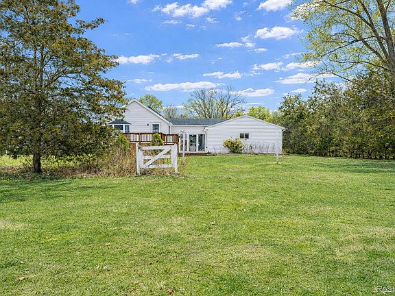 4th image of 2190 W Maple Ave