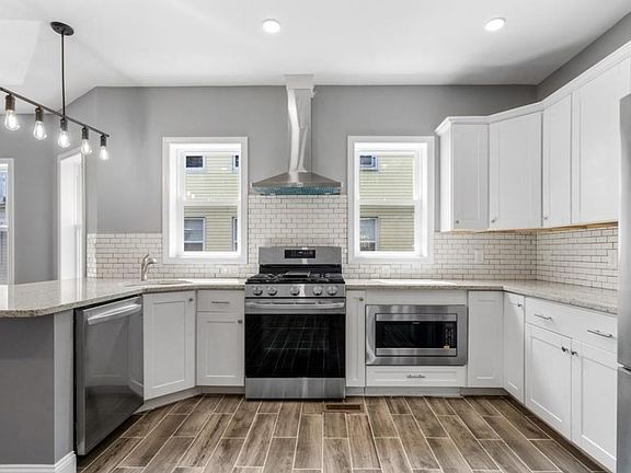 3rd image of 113 Thomas Burgin Pkwy #2