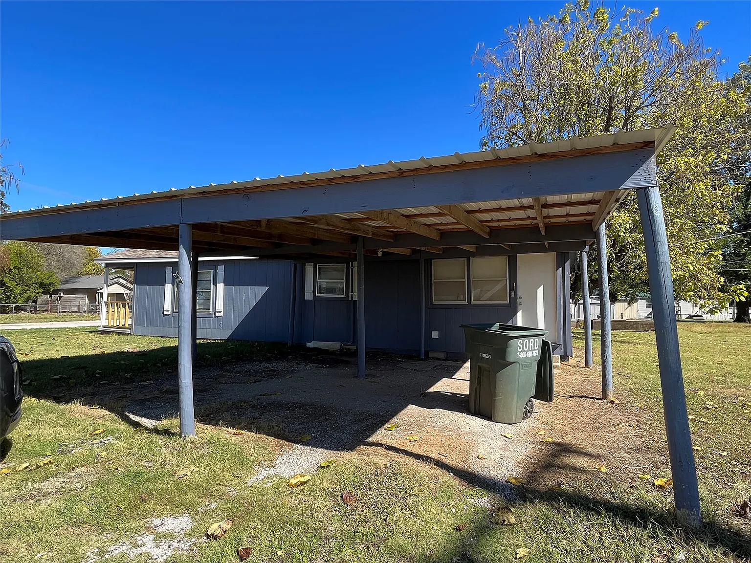 3 bed, 1.0 bath, 1056 sqft, $975 — Photo 2