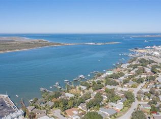 1021 Harbor View Dr, Galveston, TX 77550