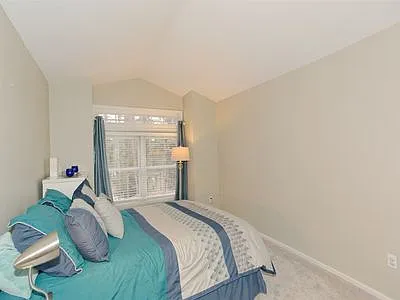 569 Highwood Cir — Photo 17