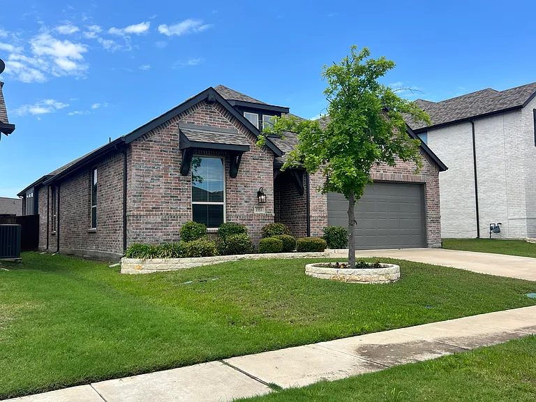 1553 Sugarberry Dr — Photo 2