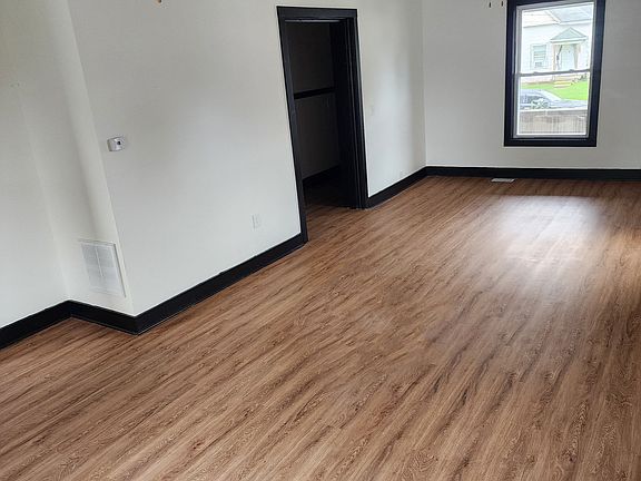 4th image of 2310 Noble St