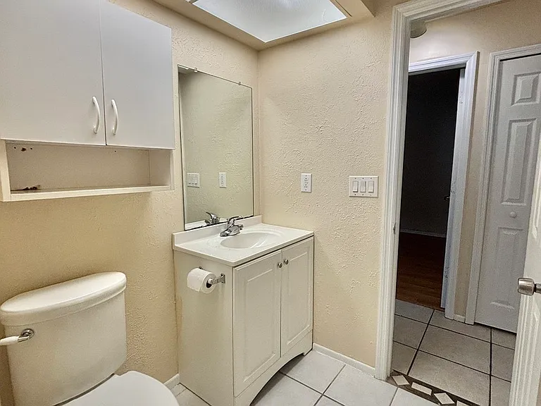 1715 SE 6th Ln — Photo 44