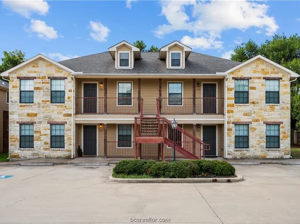 606 Sabine St, Brenham, TX 77833