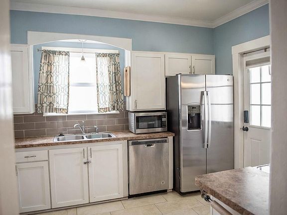 5th image of 321 Stanton St