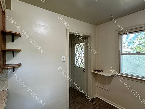 4th image of 2408 Missouri Ave