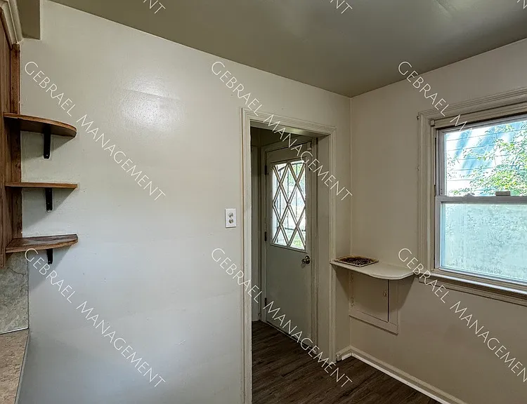2408 Missouri Ave — Photo 4