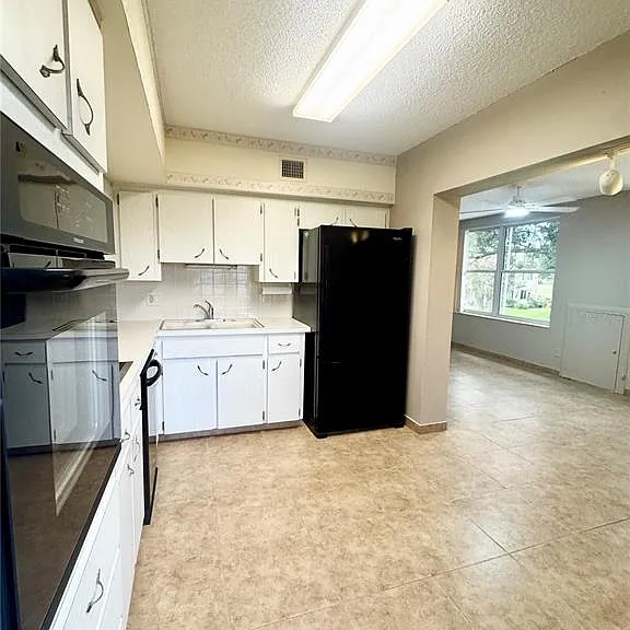 2402 Ecuadorian Way #40 — Photo 7