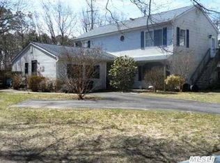 30 Lakeside Dr, Lake Ronkonkoma, NY 11779