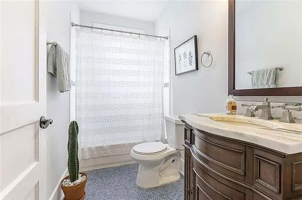 Main bathroom