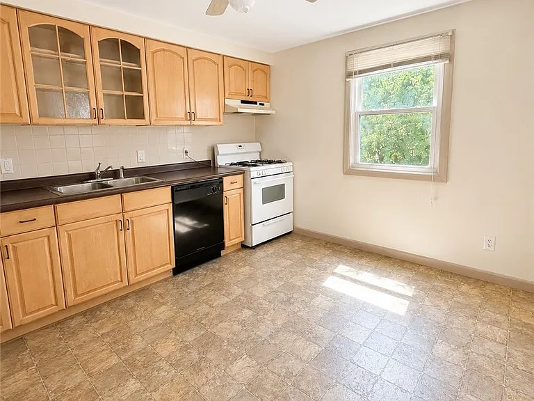 1 Robin Rd — Photo 5