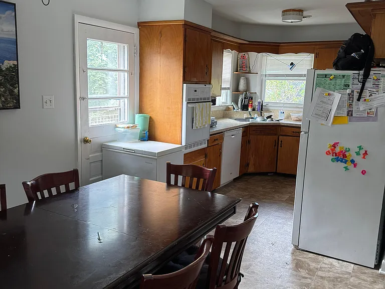 1439 Crawford Ave — Photo 6