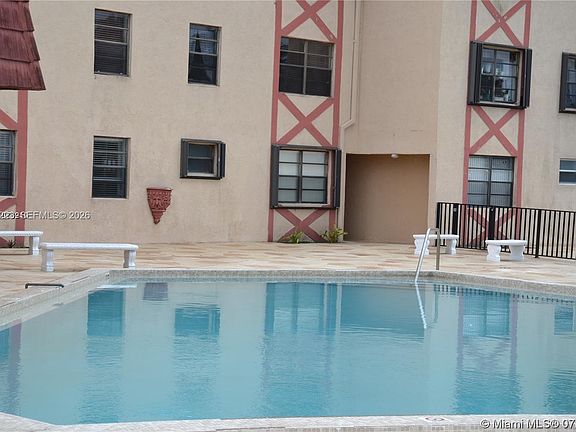3rd image of 1325 W 68th St APT 221
