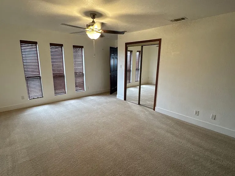 1317 Lexington Rd — Photo 13