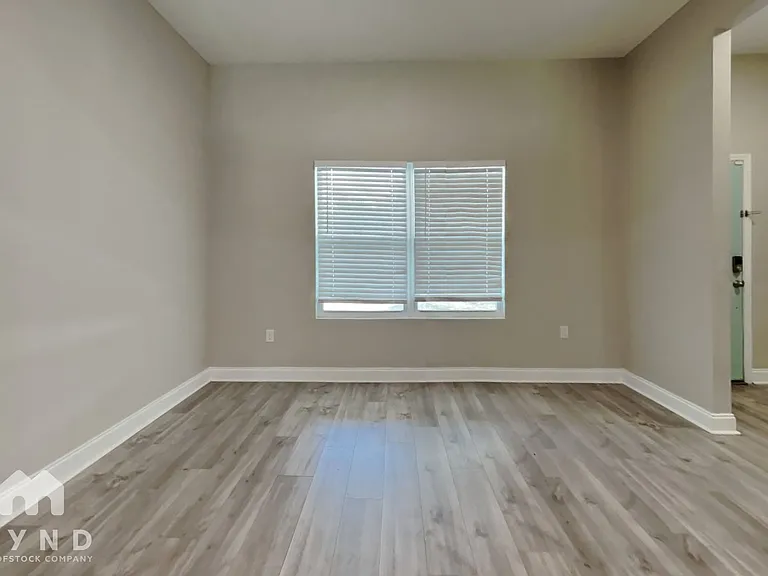 455 Brentwood Ct — Photo 5